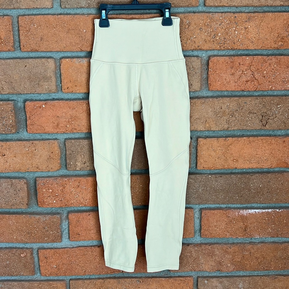 Lululemon Legging.
